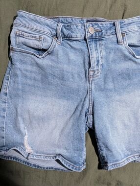 Lucky Brand The Roll Up Womens Blue Denim Distressed Jean Shorts Size 8/29